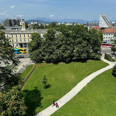 Luxe Penthouse With A Castle View Laibach