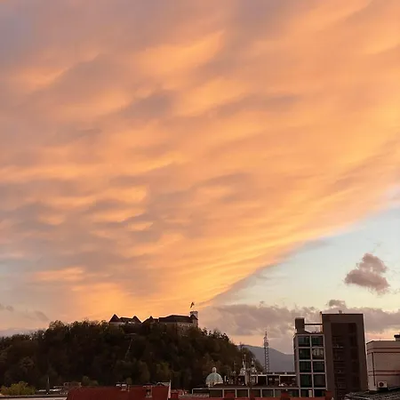 Luxe Penthouse With A Castle View