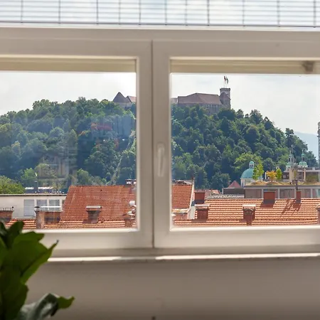 Luxe Penthouse With A Castle View Любляна