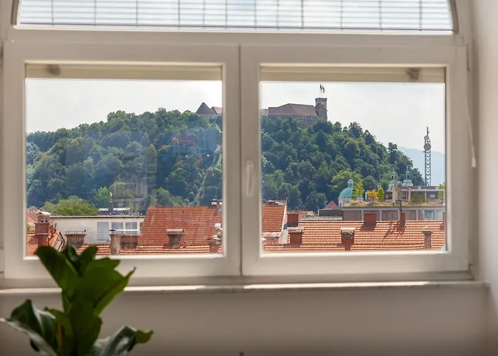 Luxe Penthouse With A Castle View Lubiana